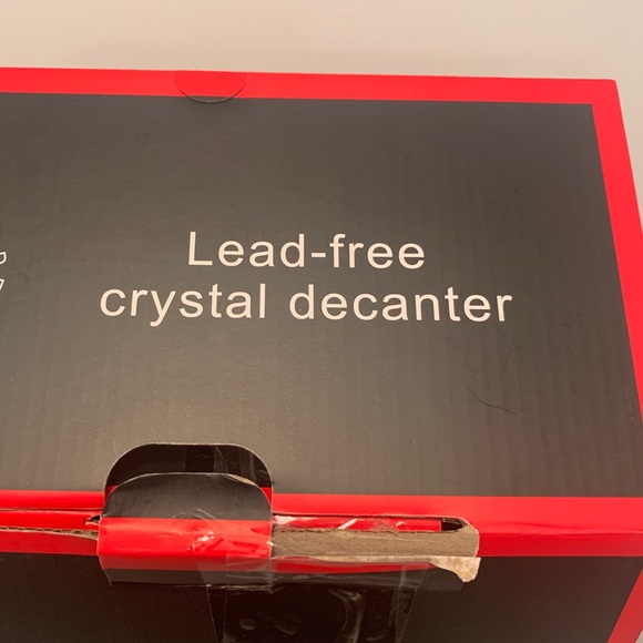 Hand Blown Artisan: Unique Shaped Lead Free Crystal Wine Decanter - Picture 7 of 8